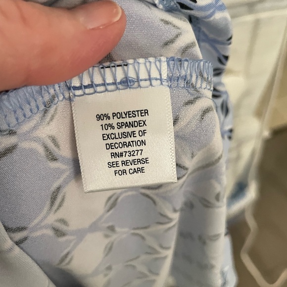 Bundle of 3 women’s sleeveless shirts - Picture 5 of 10